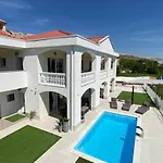 Vila Casa Blanca *