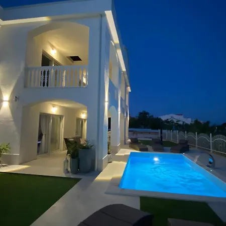 Villa Casa Blanca Pag Town
