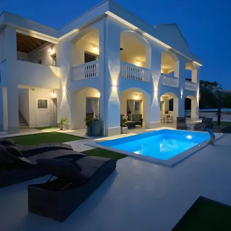 Casa Blanca Pag Town