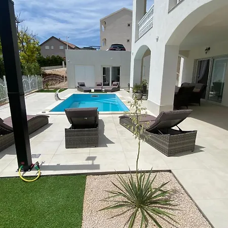 Casa Blanca Pag Town