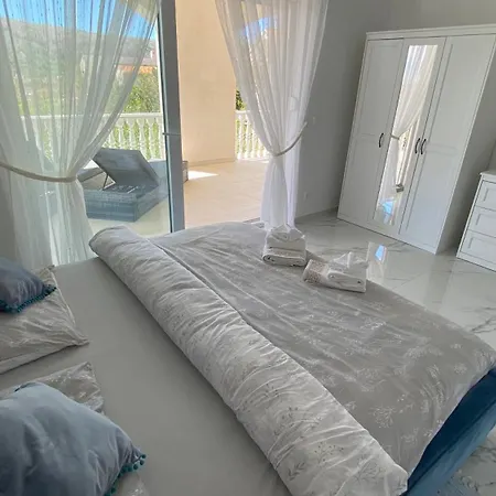 Casa Blanca Villa *