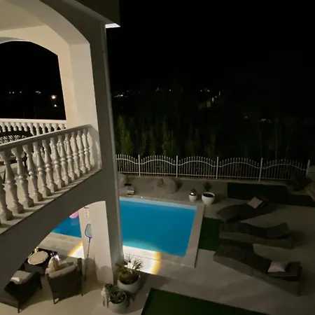 Casa Blanca パグ