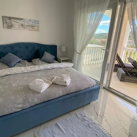Casa Blanca Villa *