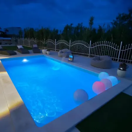 Casa Blanca Pag Town