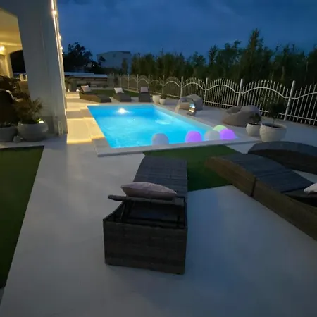 Casa Blanca Villa *