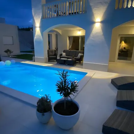 Casa Blanca * パグ