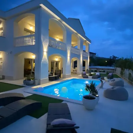 Casa Blanca ヴィラ パグ