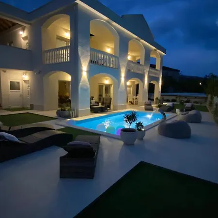 Villa Casa Blanca Pag Town