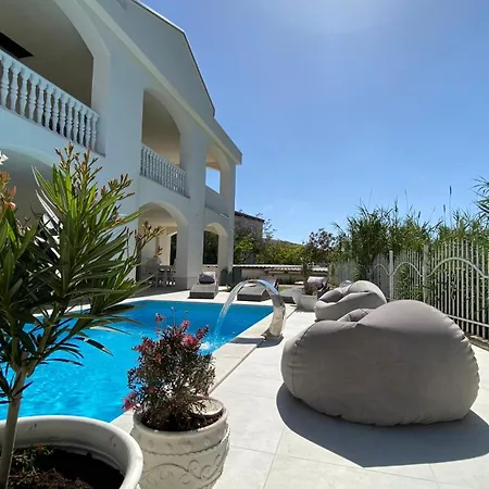 Casa Blanca Pag Town