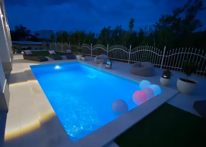 Casa Blanca Pag Town