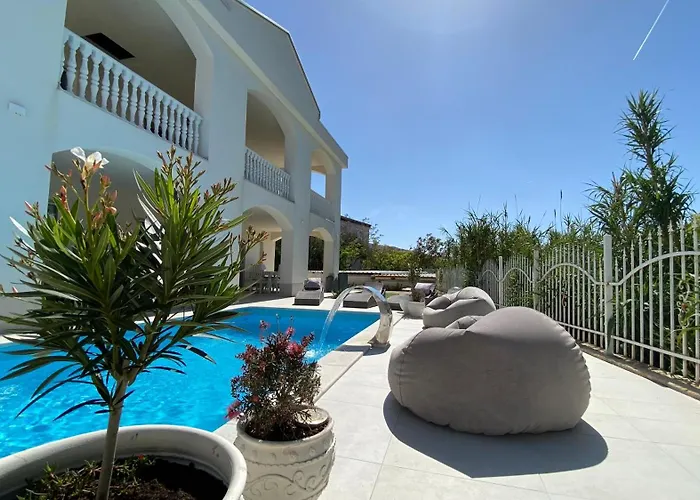 Casa Blanca Pag Town