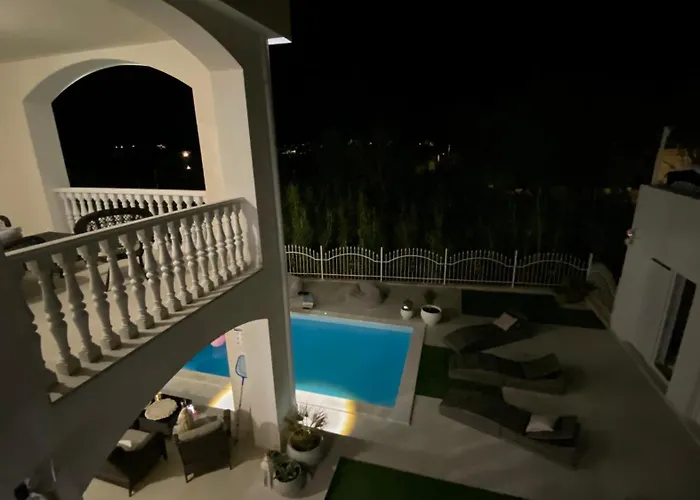 Casa Blanca Паг
