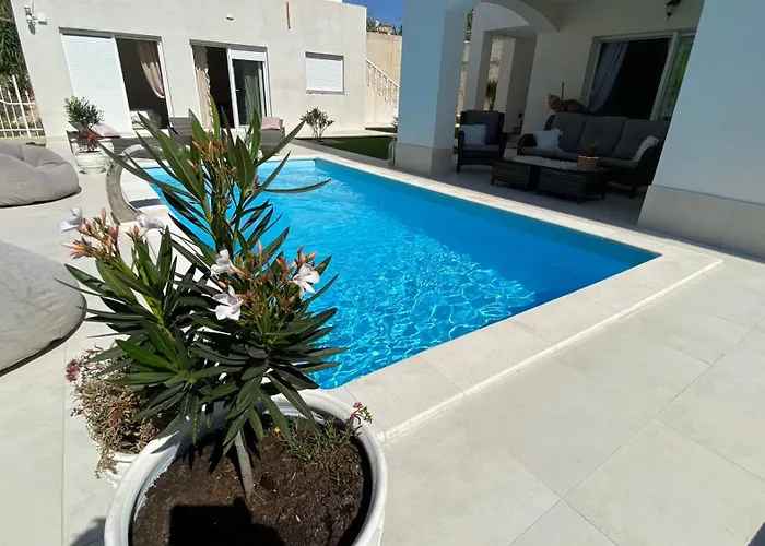 Casa Blanca *